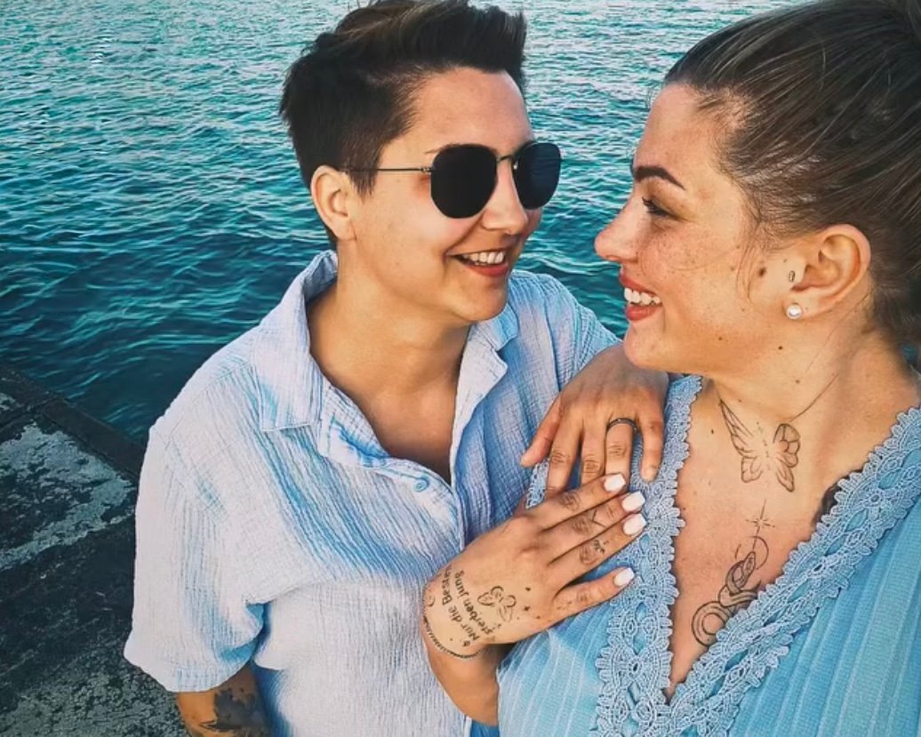 Vanessa und Juliane am Wasser